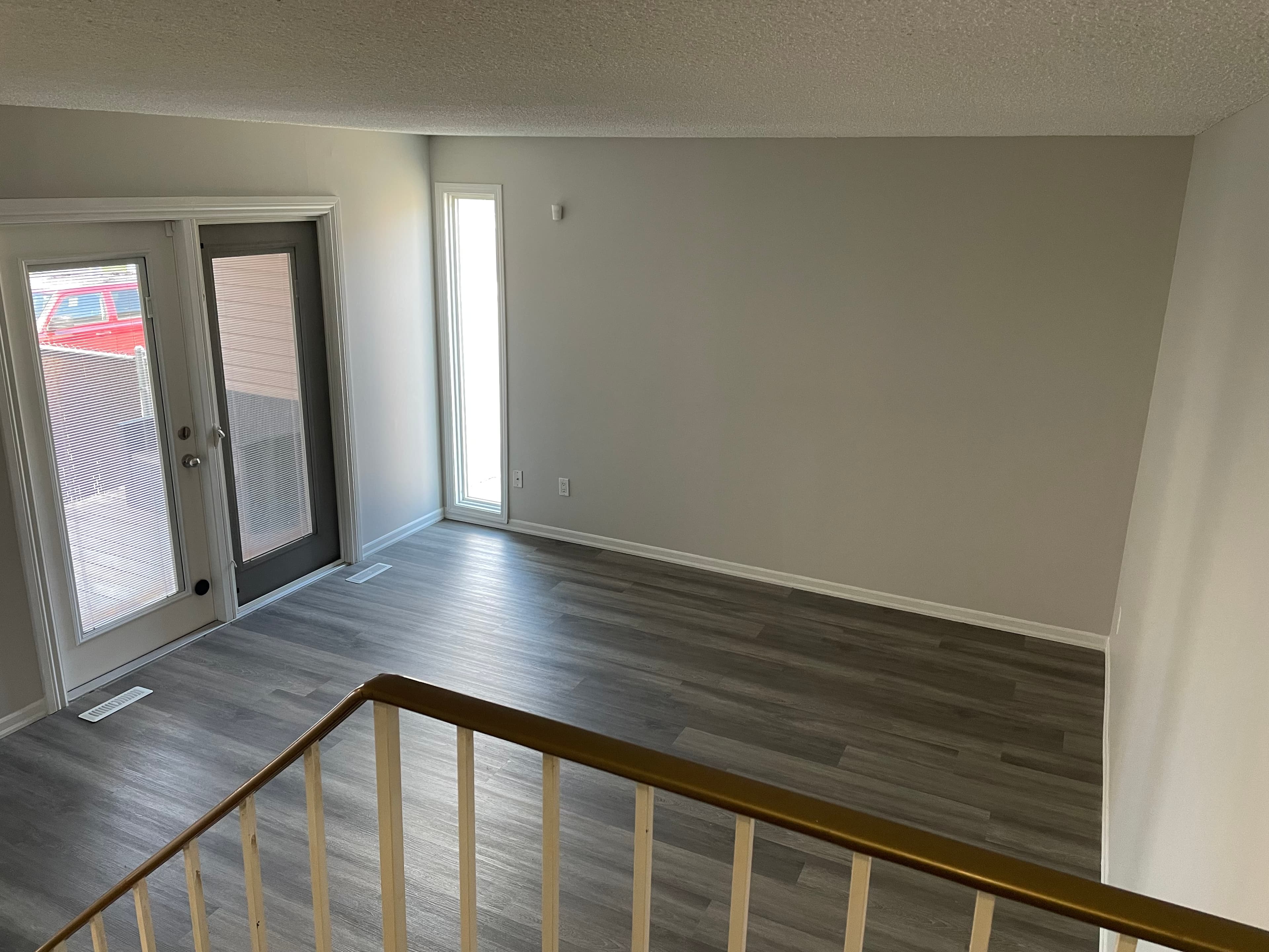 Love Your Home ~ Clean Refinished 3-Bedroom Townhouse (North-East)